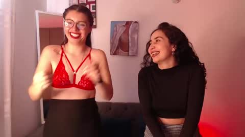 lolaandcamille online show from March 3, 2025, 1:31 pm