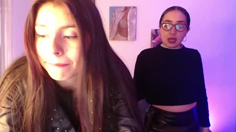 lolaandcamille online show from March 5, 2025, 1:06 pm