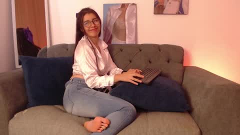 lolaandcamille online show from March 10, 2025, 7:18 pm