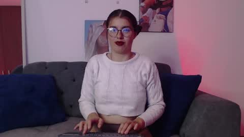 lolaandcamille online show from March 11, 2025, 10:31 pm