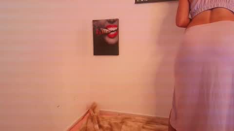 lolaandcamille online show from September 26, 2025, 5:50 pm