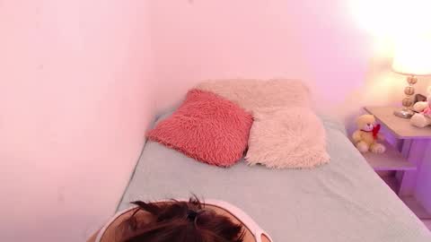 lolaandcamille online show from November 21, 2025, 9:41 am