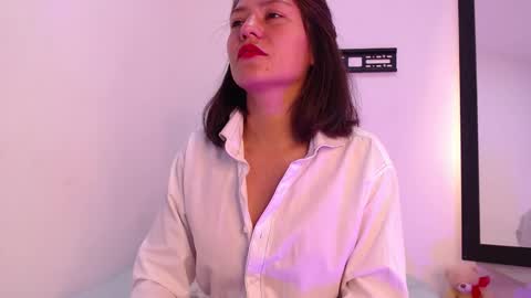 lolaandcamille online show from December 19, 2025, 1:40 pm