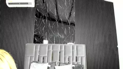 Lola Angel online show from November 9, 2025, 11:41 am