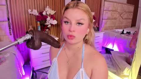 Snapshot of lolaangellx chatting on February 28, 2026, 8:21 pm Lola Angel online show from February 28, 2026, 8:21 pm
