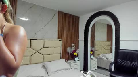 Snapshot of lolaangellx chatting on May 1, 2026, 8:02 pm Lola Angel online show from May 1, 2026, 8:02 pm