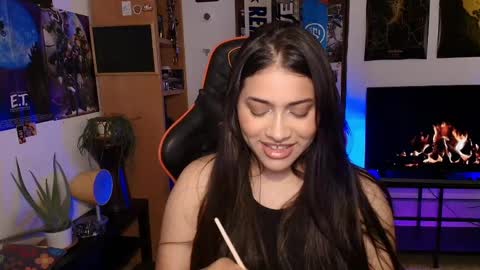 lolaasmith_21 online show from May 14, 2026, 8:37 pm