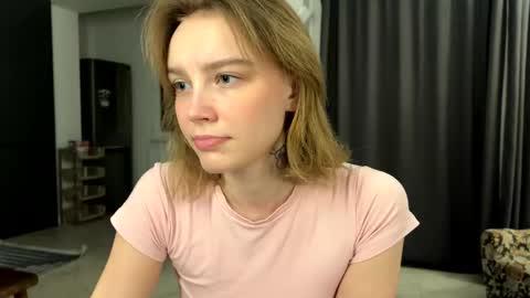 lolaatatee online show from May 21, 2026, 8:27 pm
