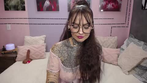 Lola online show from May 28, 2026, 10:07 pm