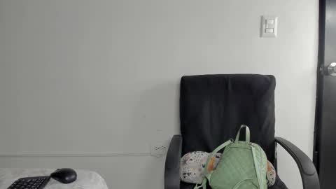 lolabunnysc online show from May 15, 2026, 12:01 pm