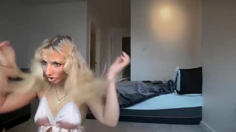 Snapshot of lolafae12 chatting on March 13, 2026, 7:42 pm lolafae12 online show from March 13, 2026, 7:42 pm