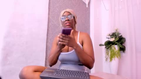 lola online show from November 18, 2025, 12:53 pm