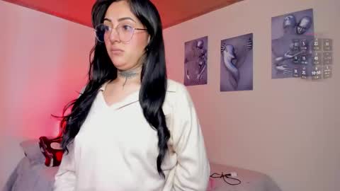 Lola online show from December 5, 2025, 4:58 pm