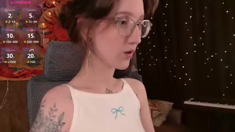 Snapshot of lolami_ chatting on June 24, 2026, 7:29 am lolami_ online show from June 24, 2026, 7:29 am