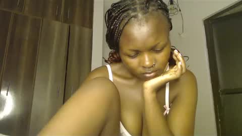 Snapshot of lolamia7 chatting on February 22, 2025, 5:34 am lolamia7 online show from February 22, 2025, 5:34 am