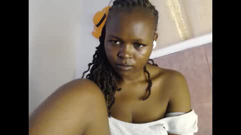 Snapshot of lolamia7 chatting on December 3, 2025, 7:05 am lolamia7 online show from December 3, 2025, 7:05 am