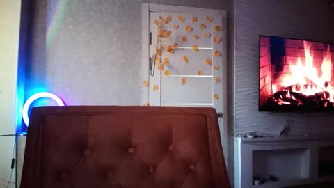 Snapshot of lolamint_ chatting on November 9, 2025, 11:41 am Lola online show from November 9, 2025, 11:41 am