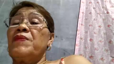 Snapshot of lolamommie chatting on January 3, 2025, 1:58 pm tey online show from January 3, 2025, 1:58 pm