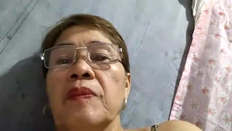 Snapshot of lolamommie chatting on January 11, 2025, 12:50 pm tey online show from January 11, 2025, 12:50 pm