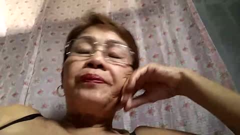 Snapshot of lolamommie chatting on January 18, 2025, 6:24 am tey online show from January 18, 2025, 6:24 am