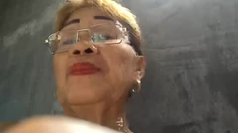Snapshot of lolamommie chatting on February 10, 2025, 2:30 am tey online show from February 10, 2025, 2:30 am