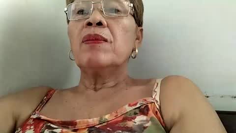 Snapshot of lolamommie chatting on February 13, 2025, 8:38 am tey online show from February 13, 2025, 8:38 am