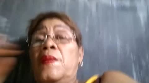Snapshot of lolamommie chatting on February 23, 2025, 9:33 am tey online show from February 23, 2025, 9:33 am