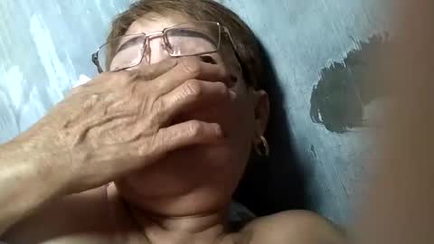 Snapshot of lolamommie chatting on February 24, 2025, 8:06 am tey online show from February 24, 2025, 8:06 am