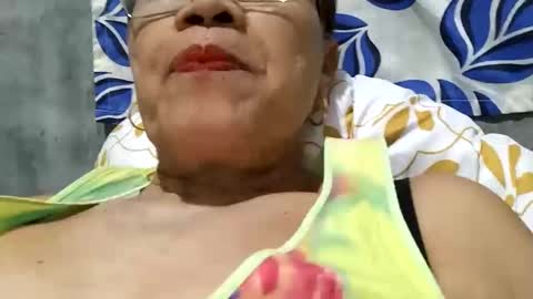 Snapshot of lolamommie chatting on March 6, 2025, 11:47 am tey online show from March 6, 2025, 11:47 am