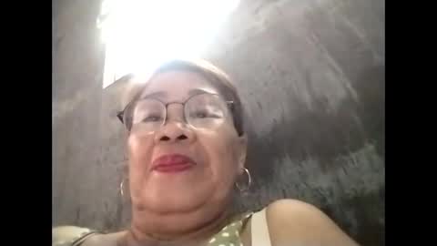 Snapshot of lolamommie chatting on October 1, 2025, 6:30 am tey online show from October 1, 2025, 6:30 am