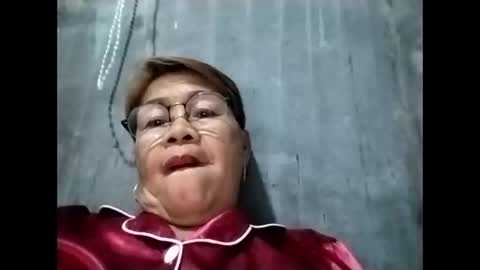 Snapshot of lolamommie chatting on October 5, 2025, 9:45 pm tey online show from October 5, 2025, 9:45 pm