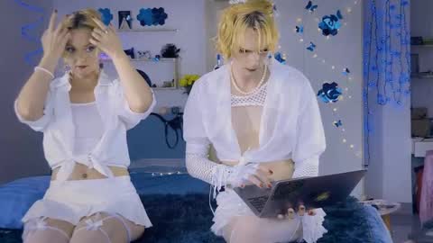 lolaspaists online show from November 23, 2025, 7:52 am