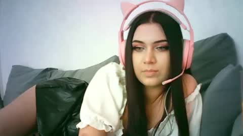 LolaXBunnyx online show from June 16, 2026, 11:57 am