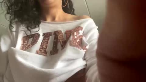 Snapshot of lolaxo4u87 chatting on February 22, 2026, 2:37 pm lolaxo4u87 online show from February 22, 2026, 2:37 pm