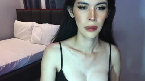 hana online show from November 3, 2025, 2:07 pm