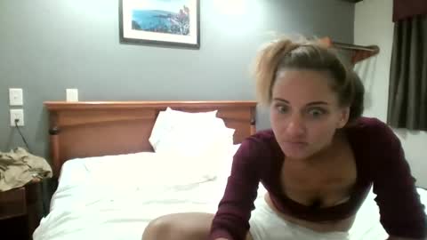lollyp0ps online show from June 14, 2026, 3:19 am