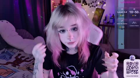 Snapshot of lollyshy__ chatting on December 6, 2024, 12:02 am Lolly online show from December 6, 2024, 12:02 am