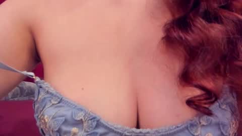 LoloMercier online show from November 23, 2025, 7:02 pm