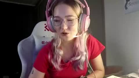 lomamcmeen online show from June 18, 2026, 9:14 am