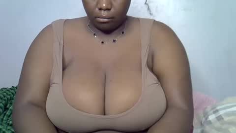 Snapshot of lomyenom56 chatting on April 15, 2026, 10:33 am lomyenom56 online show from April 15, 2026, 10:33 am