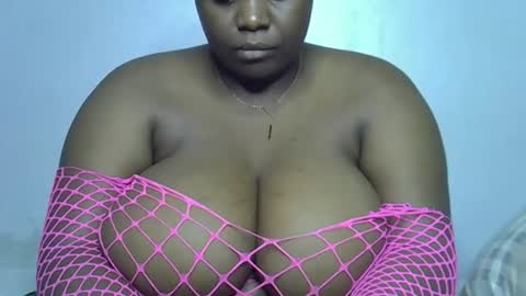 Snapshot of lomyenom56 chatting on April 19, 2026, 6:32 pm lomyenom56 online show from April 19, 2026, 6:32 pm