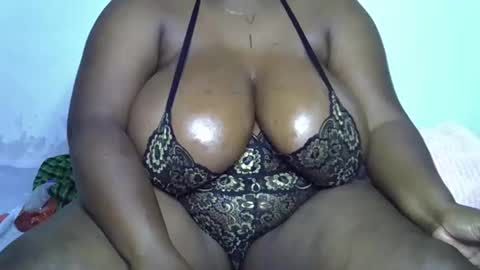 Snapshot of lomyenom56 chatting on April 23, 2026, 3:03 pm lomyenom56 online show from April 23, 2026, 3:03 pm