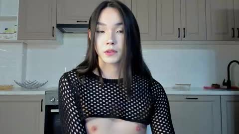 Lona online show from November 4, 2025, 4:06 pm