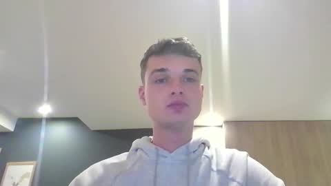 london_tomy online show from September 18, 2025, 10:45 pm