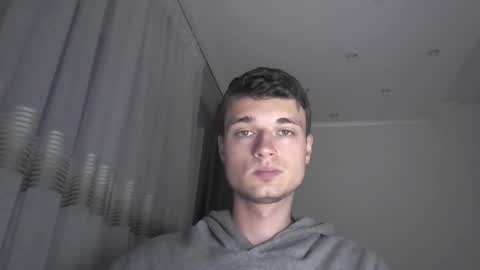 Snapshot of london_tomy chatting on December 22, 2025, 12:29 am london_tomy online show from December 22, 2025, 12:29 am