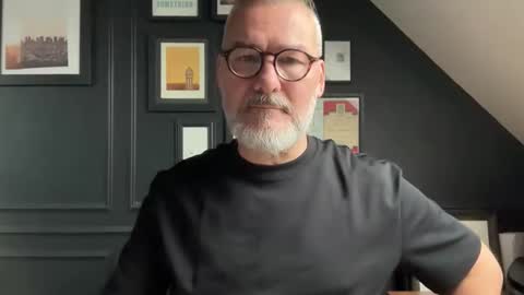 EnglishBear online show from October 10, 2025, 8:57 am