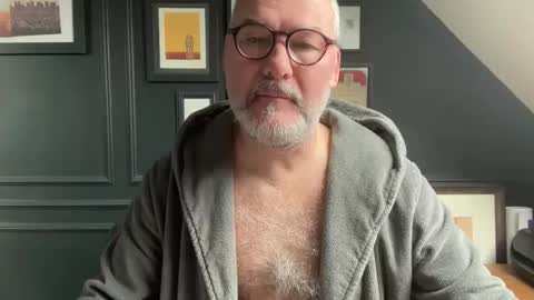 Snapshot of londongent2023 chatting on February 20, 2026, 9:21 am EnglishBear online show from February 20, 2026, 9:21 am