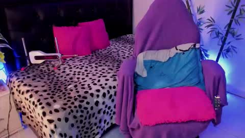 Snapshot of lonely_shewolf chatting on February 21, 2026, 6:42 pm Jennifer online show from February 21, 2026, 6:42 pm