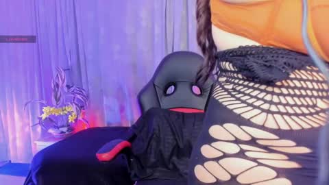 Jennifer  online show from April 28, 2026, 6:35 pm