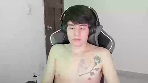 Snapshot of lonelyhotboy0 chatting on November 4, 2025, 8:41 pm Kevin online show from November 4, 2025, 8:41 pm